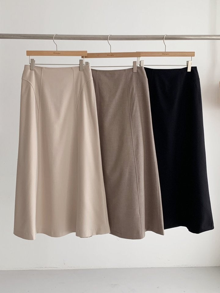 Line long skirt